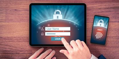 User logging on to website with the aid of an authenticator app